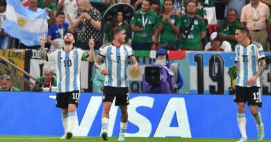 Argentina le ganó 2-0 a México y se pone en carrera en el Mundial