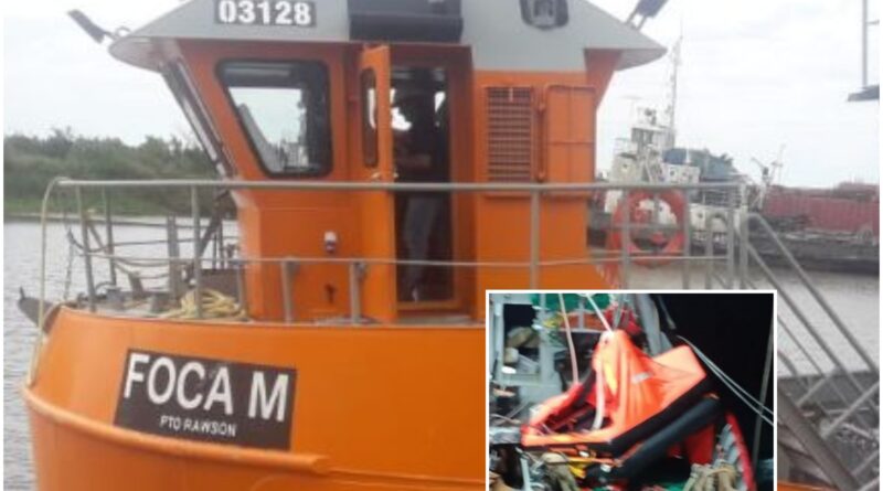 El pesquero artesanal Foca M dio vuelta de campana en Puerto Rawson sus 5 tripulantes estan a salvo