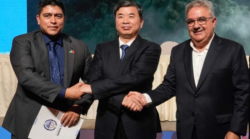 Claudio Vidal y Raúl Jalil firmaron acuerdos clave para atraer inversiones millonarias desde China